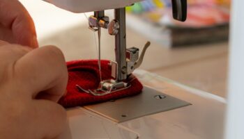 Como fazer uma parceria com fábricas de costura externa: um guia prático